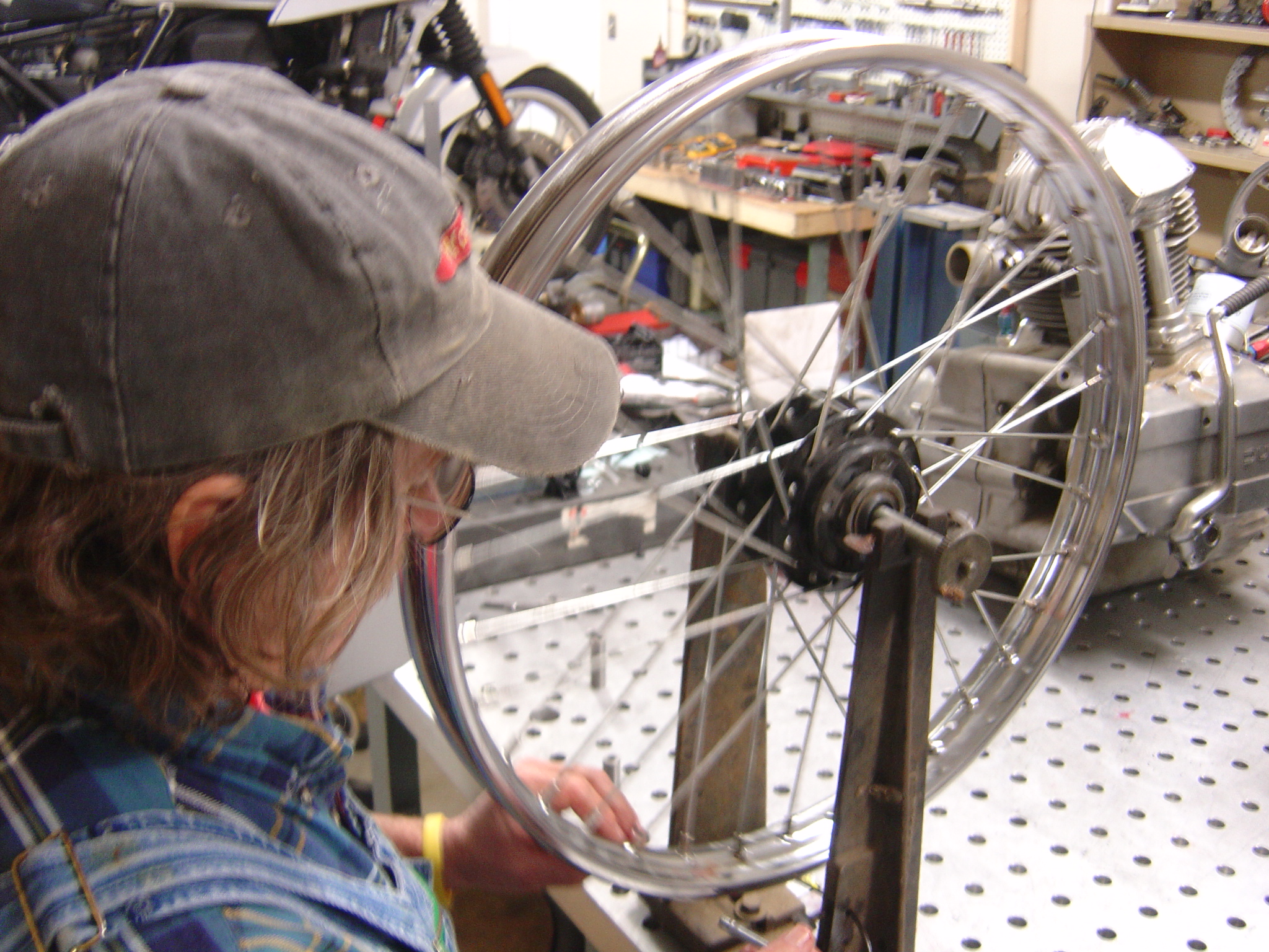 how to fix bicycle wheel spokes